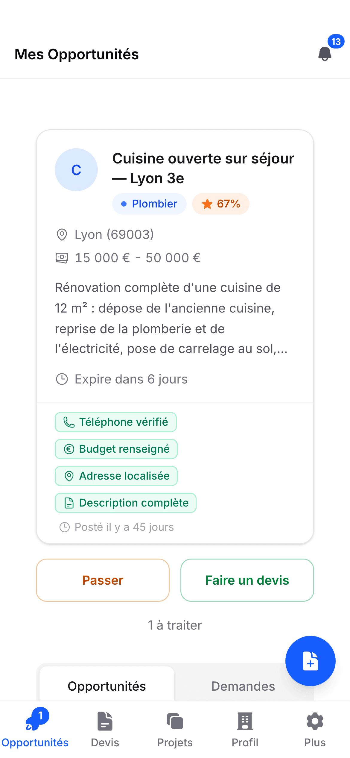 Écran mobile des opportunités : une carte de projet avec son corps de métier, sa zone et son budget, et les deux actions « Passer » et « Faire un devis ».
